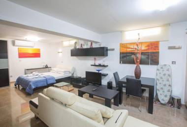 Villa Naomi Beautiful 4bdr Central Protaras Villa with Private Pool