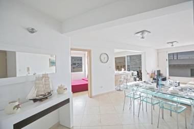 Apt Lasonos Asimi - Luxury 3 Bedroom Appartment - Protaras Apt with Communal Pool on Fig Tree Bay