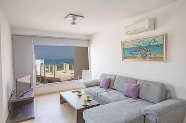 Apt Lasonos Asimi - Luxury 3 Bedroom Appartment - Protaras Apt with Communal Pool on Fig Tree Bay