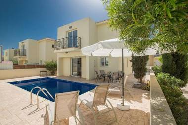 Villa Nelopis Enas - Modern 3 Bedroom Pernera Villa with Pool - Short Walk to all Amenities