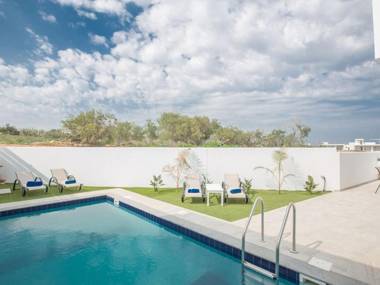 Villa Olive Bronze Luxurious 2BDR with Pool Close to Protaras Strip and Beach