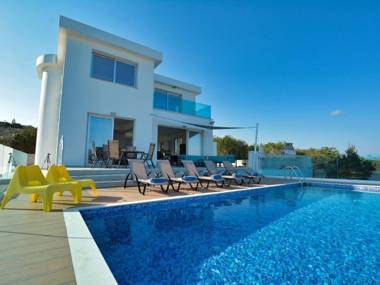 Villa Kono Provoles - Luxury 4 Bedroom Protaras Villa with Stunning Panoramic Sea Views