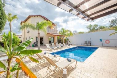 Villa Kanthos - Beautiful 4 Bedroom Protaras Villa with Pool - Close to the Beach