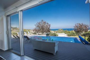 Villa Kono Sunshine - Luxury 4 Bedroom Cape Greco - Villa Close to Beach with Panoramic Views