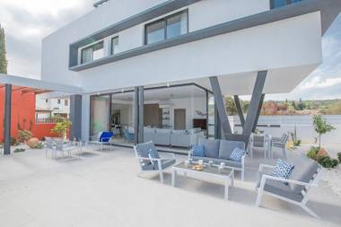 Villa Apomono - New Luxury 3 Bedroom Protaras Villa with Pool - Close to the Beach