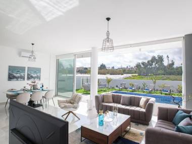 Villa Olive Sun Beautiful Contemporary 3BDR Villa with Private Pool Short Walk To Beach