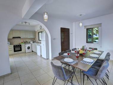 Villa Protaras Paralia Spacious 4BDR Central Protaras Villa Close to Fig Tree Bay Beach