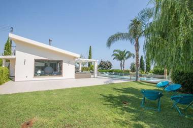 Villa Protaras Sunshine Stylish 4BDR Villa with Pool Close to Fig Tree Bay Beach
