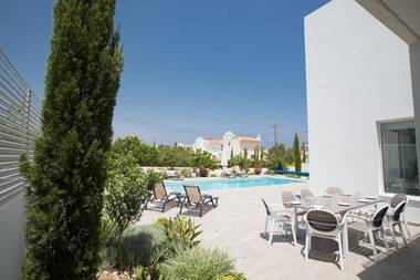 Villa Ochosto Helios - Beautiful 5 Bedroom Protaras Villa - Walking Distance to Fig Tree Bay Beach