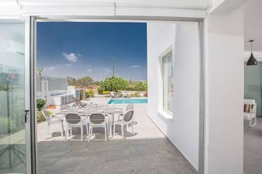 Villa Ochosto Helios - Beautiful 5 Bedroom Protaras Villa - Walking Distance to Fig Tree Bay Beach
