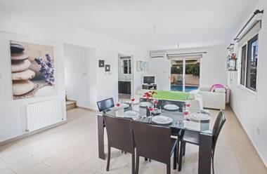 Villa Cl42 Lovely 3bdr Pernera Villa with Pool 5 minute walk to Kalamies Beach