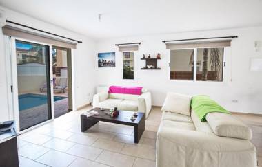 Villa Cl42 Lovely 3bdr Pernera Villa with Pool 5 minute walk to Kalamies Beach