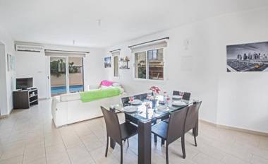 Villa Cl42 Lovely 3bdr Pernera Villa with Pool 5 minute walk to Kalamies Beach