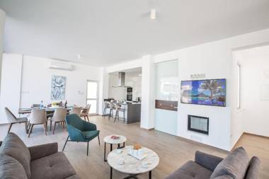 Villa Prol17 Exquisite 5bdr Villa with Pool Close to Fig Tree Bay Beach