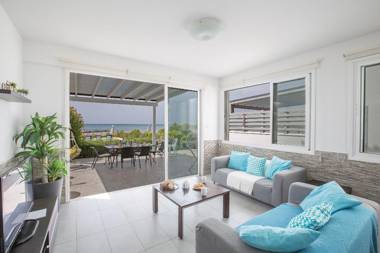 Villa Suri Luxury Seafront Villa