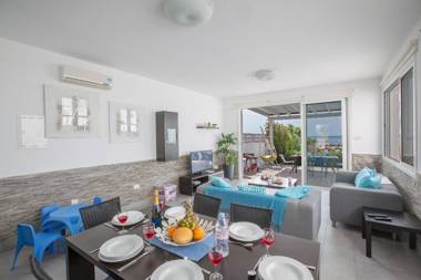 Villa Suri Luxury Seafront Villa