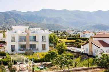 Luxury Two-Bedroom Apartment in amazing place Lukomorye E5