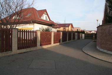 Holiday Home Prague Pruhonice