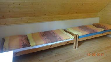 Chaloupka za potůčkem