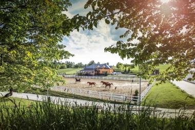 Hotel Horse Riding - Jezdecký Areál Tršice