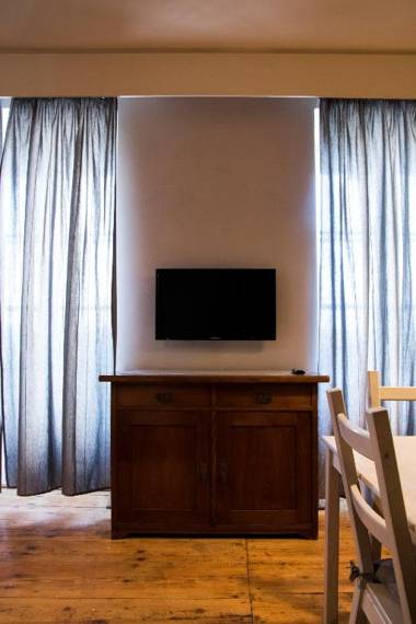 U Černého kocoura a zeleného stromu