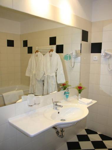 Ramada Airport Hotel Prague