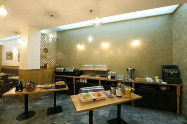 U Stare Pani - At the Old Lady Hotel