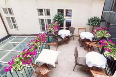 Old Town Square Residence by Emblem