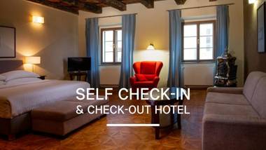 OREA Place Charles Bridge