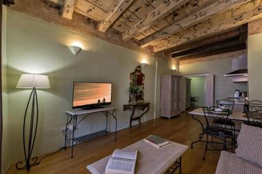 Hotel At the Black Star -Charming Romantic Suites and Apartments