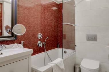 Louren Apartments Charles Bridge