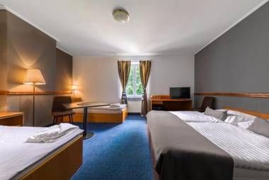 Prague Hotel Carl Inn restaurant & Free Parking