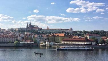 Spacious Prague View Apartment