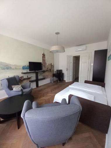 James Hotel & Apartments