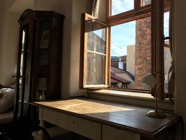 Queen Bee apartments