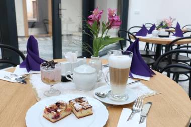 Hotel At the White Lily