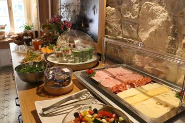 Hotel At the White Lily