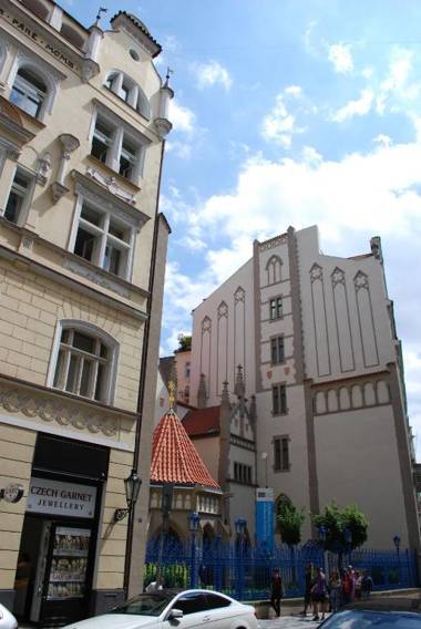 Mordecai Twelve Apartments by Prague Residences