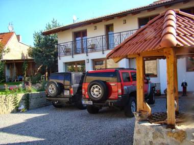 Pension Charlie Retro-Modern Design