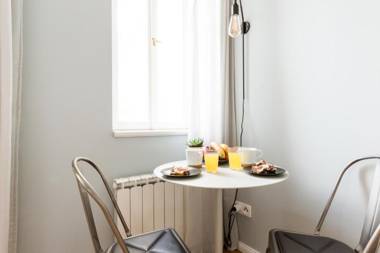 Sunny Riverside Apartments