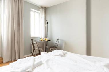 Sunny Riverside Apartments