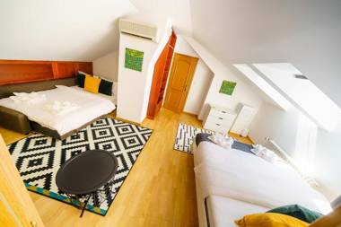 HOME ALONE 5BR+3BATH Penthouse in center of Prague