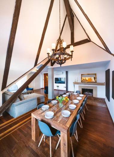 5BR 2BATH Masarykovo nábřeží apartment