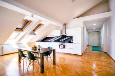 Luxurious Woodrow Wilson apt in Prague centre
