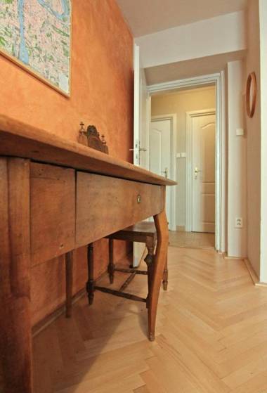 Cosy rustic 1 Bedroom Apartment in Mala Strana
