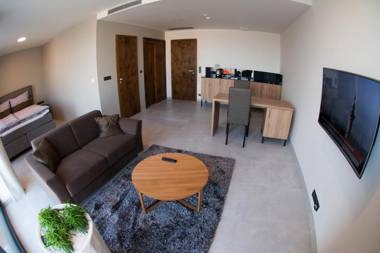 MG Restaurace/Luxury Apartments