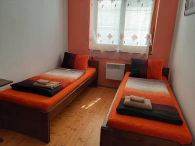 Penzion a Vinoteka Hrozen