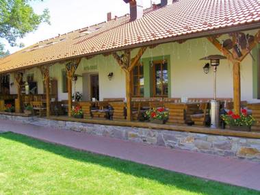 Hotel Na Statku Mirošov