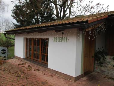 Hotel Na Statku Mirošov