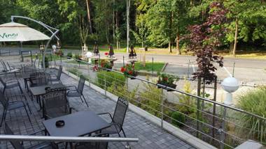 Restaurace a penzion Zděná Bouda